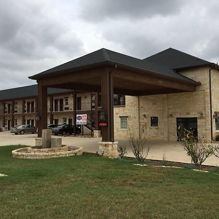Pearsall Inn And Suites Экстерьер фото