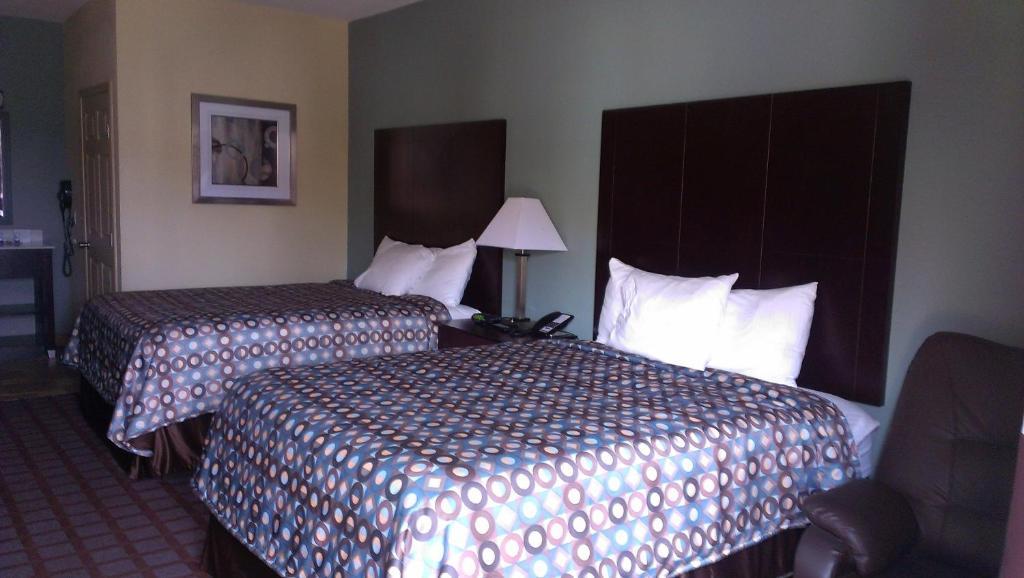 Pearsall Inn And Suites Номер фото