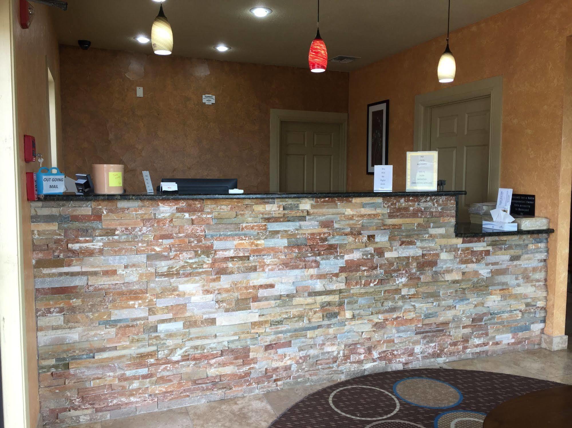 Pearsall Inn And Suites Экстерьер фото