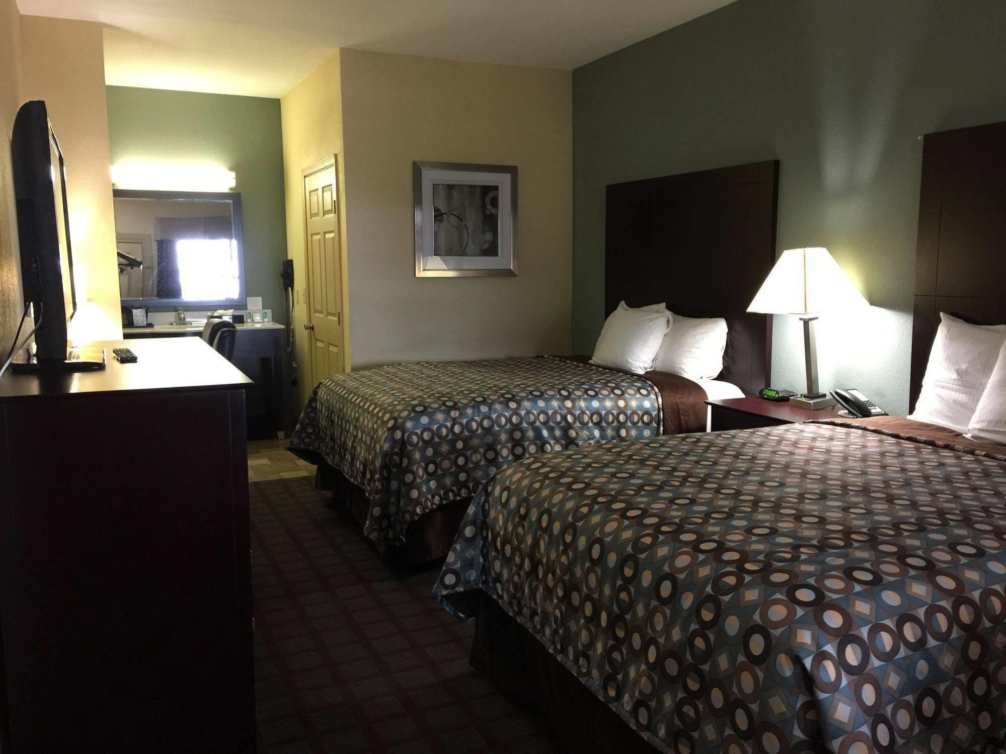 Pearsall Inn And Suites Экстерьер фото