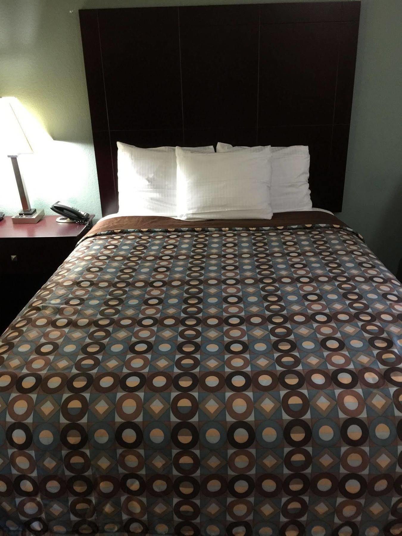 Pearsall Inn And Suites Экстерьер фото
