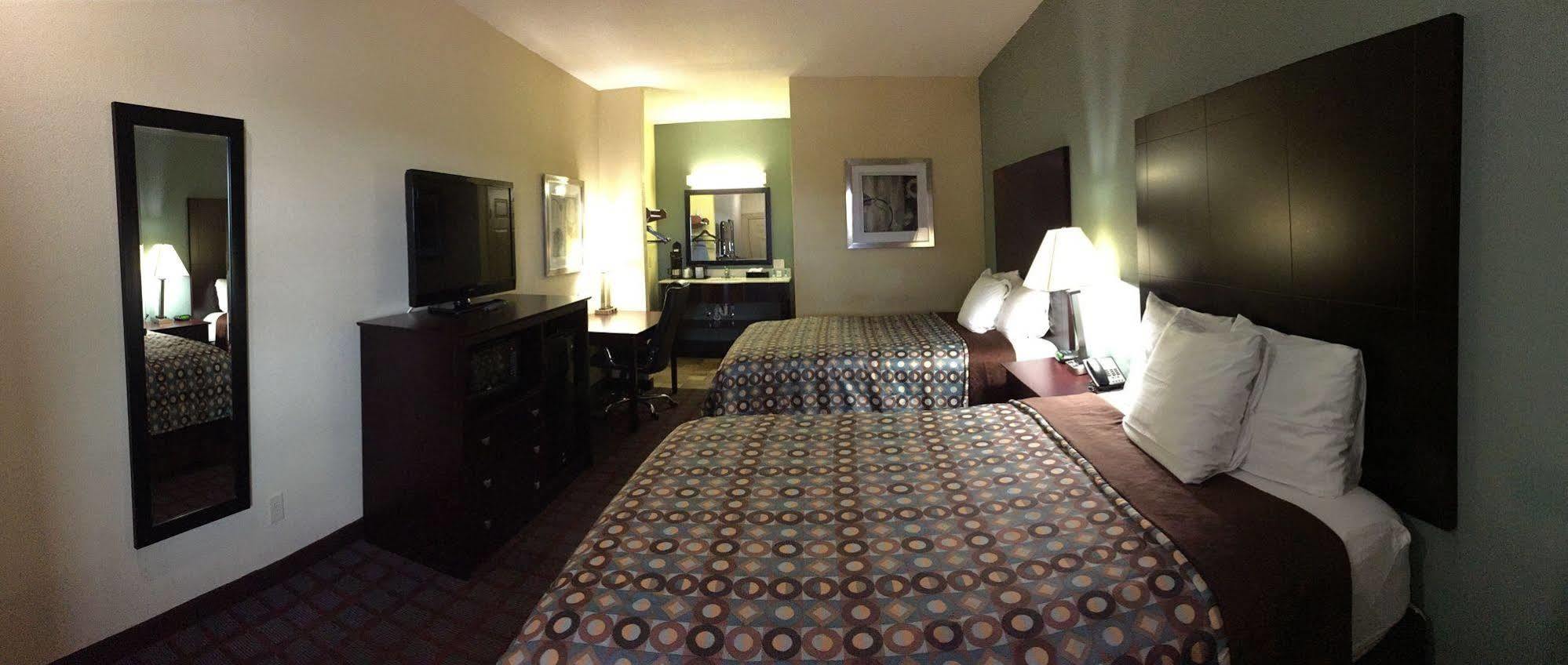 Pearsall Inn And Suites Экстерьер фото